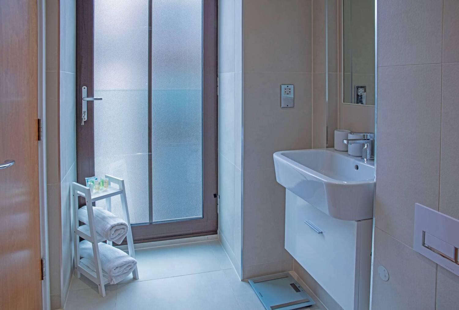 Westminster 2 Bed 2 Bath Apartment Лондон Экстерьер фото